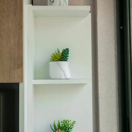 Flora Apartment, Free Parking, Self Chek-in Apartmán