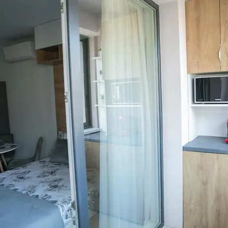 Flora Apartment, Free Parking, Self Chek-in Apartmán Varna